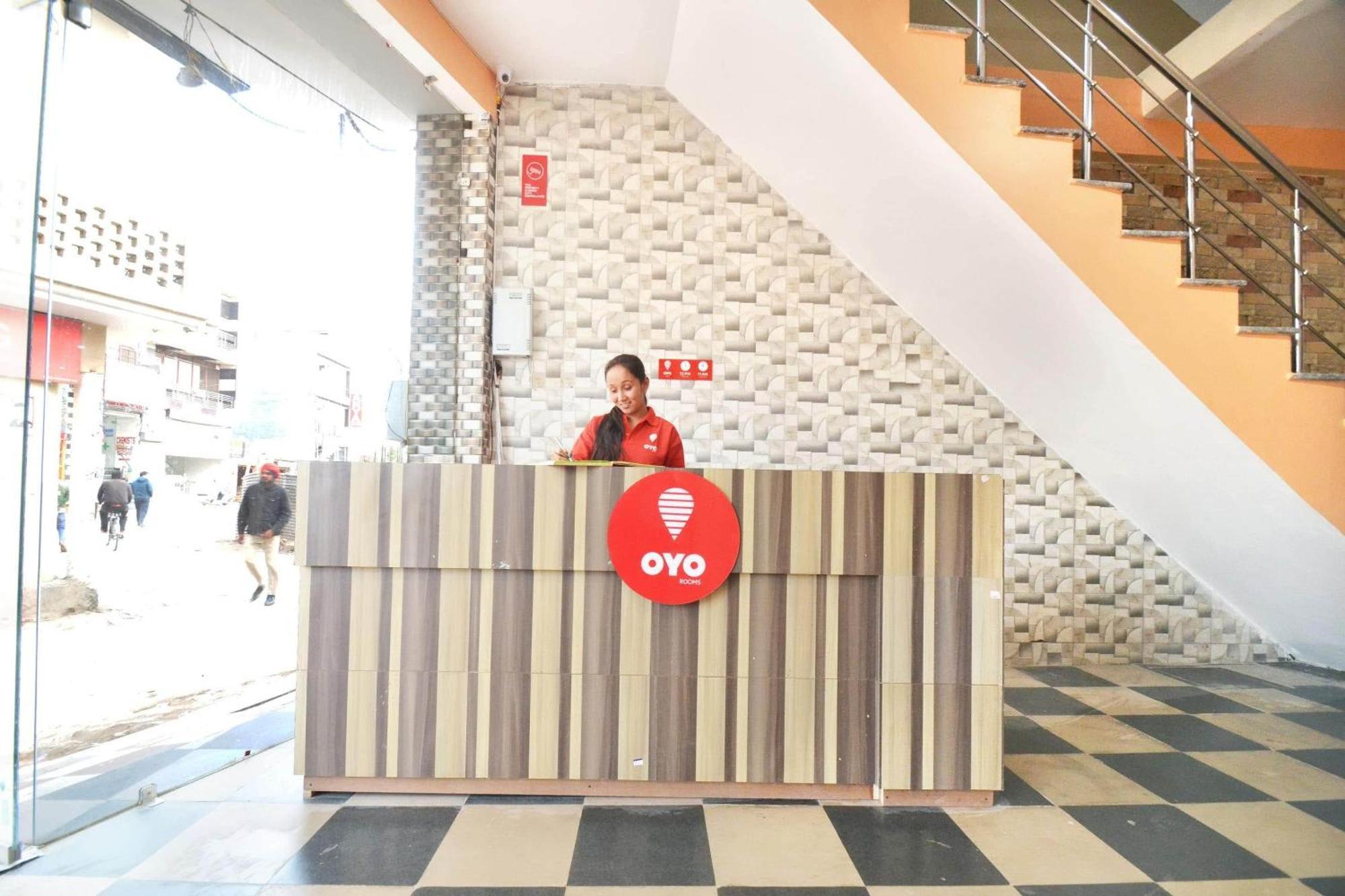 Hotel O Galaxy Nayagaon Extérieur photo