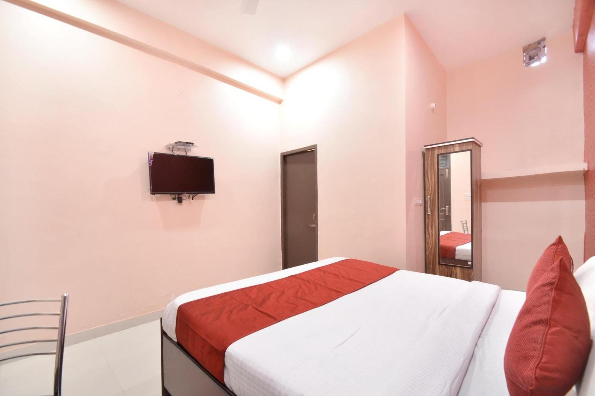 Hotel O Galaxy Nayagaon Extérieur photo